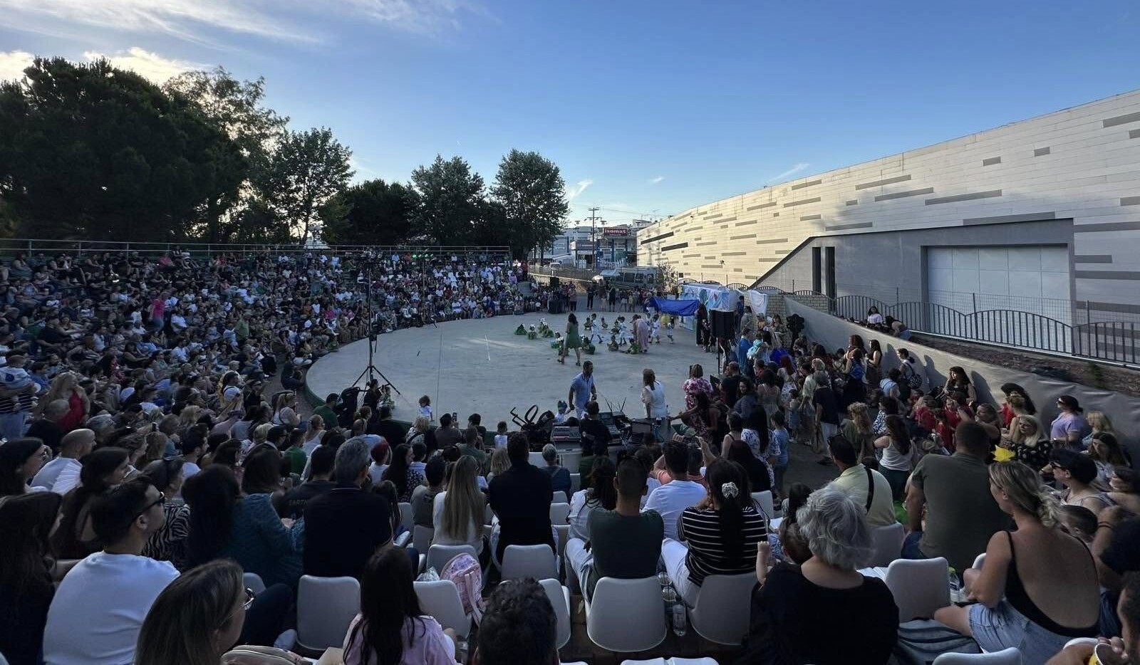 Την καλοκαιρινή τους γιορτή παρουσίασαν Βρεφονηπιακοί και Παιδικοί Σταθμοί του Δήμου Χαλκιδέων