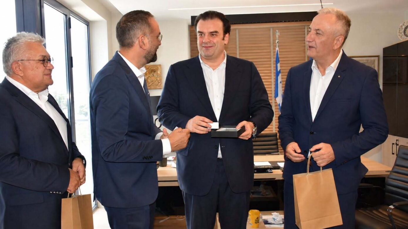 Συνάντηση Περιφερειάρχη Δυτ.Ελλάδας με τον Υπουργό Εθν.Οικονομίας και Οικονομικών