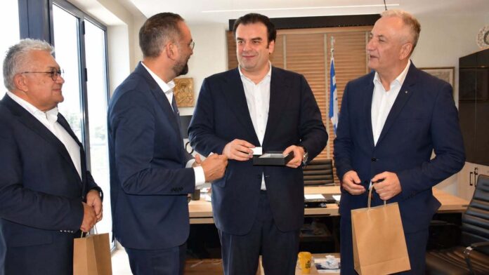 Συνάντηση Περιφερειάρχη Δυτ.Ελλάδας με τον Υπουργό Εθν.Οικονομίας και Οικονομικών