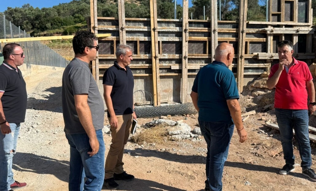 Δήμαρχος Μυτιλήνης σε αυτοψία στο έργο αναβάθμισης του γηπέδου Αφάλωνα