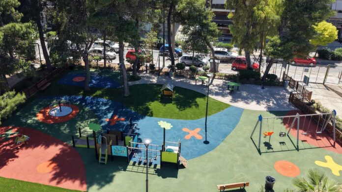 Τρεις νέες παιδικές χαρές παραδόθηκαν στις γειτονιές του Ιλίου