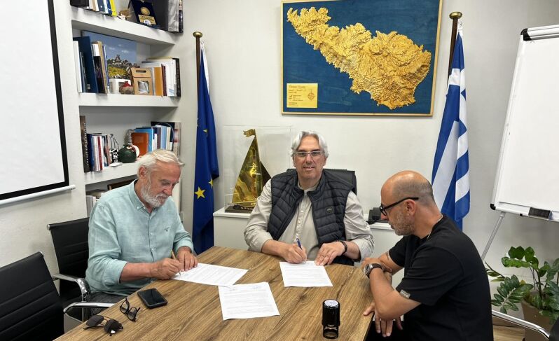 Σύμβαση για την Αναβάθμιση και Ανάπλαση Στεγάστρων στο Εξωτερικό Λιμάνι Τήνου