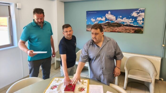 Δύο νέοι μόνιμοι υπάλληλοι ορκίστηκαν στον Δήμο Καρπενησίου