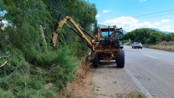 Περιφέρεια Πελοποννήσου: Εντατικοί καθαρισμοί στο οδικό δίκτυο της Κορινθίας