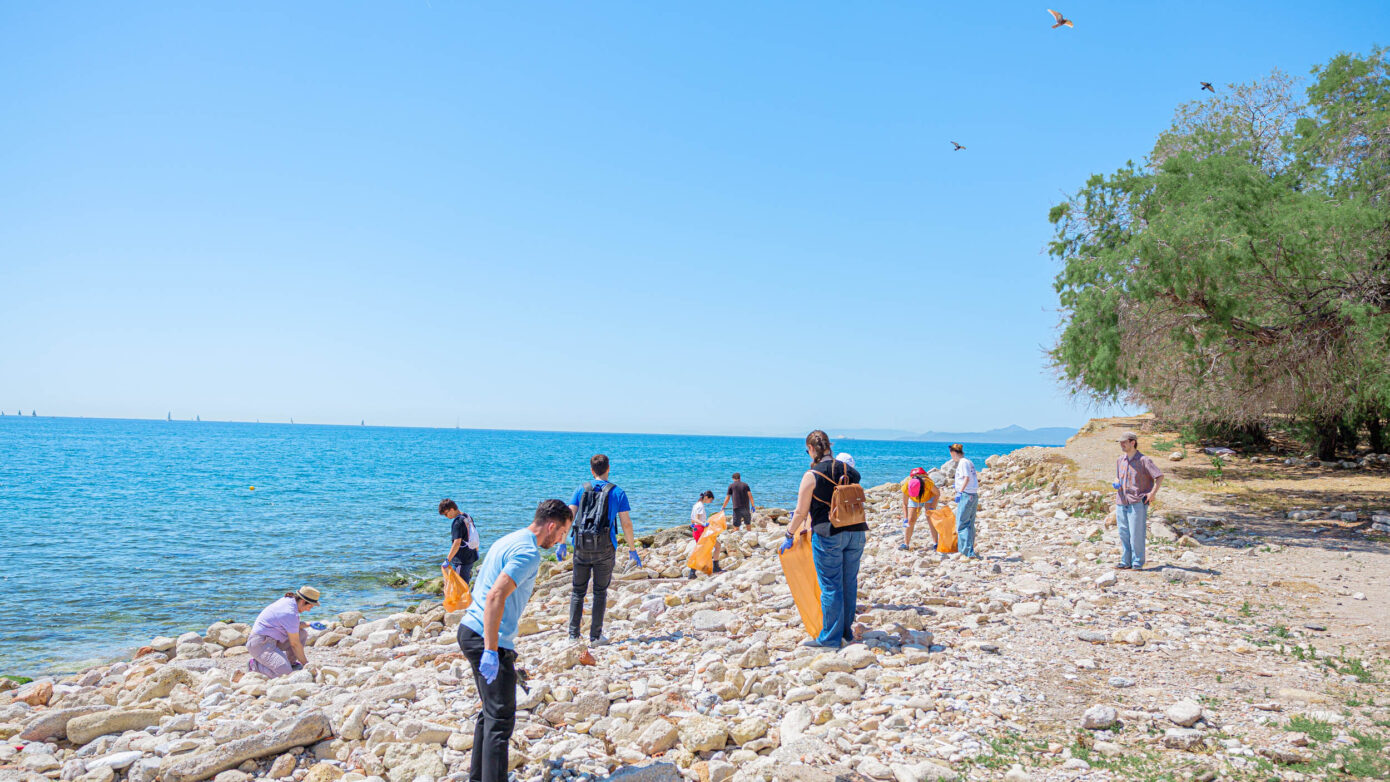 Δ.Πειραιά: Εντυπωσιακή προσέλευση στον καθαρισμό Ακτής Κανελλοπούλου και παραλίας Φρεαττύδας