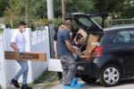 Διπλή δολοφονία στο Αίγιο: Η στιγμή που απομακρύνονται το αεροβόλο, ρουχισμός και άλλα πειστήρια από το σπίτι του φονικού