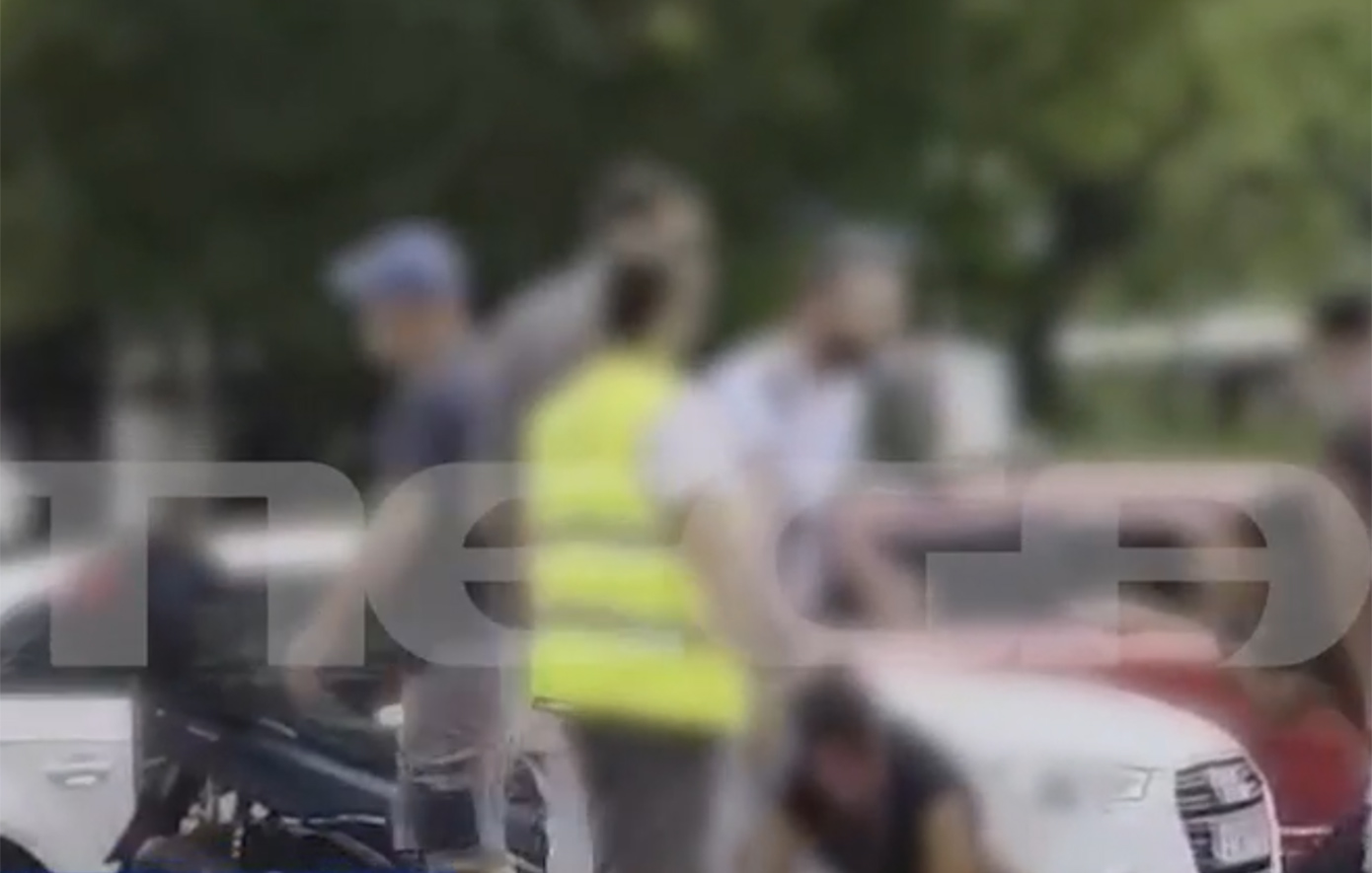 Τα βίντεο ντοκουμέντο από τον άγριο ξυλοδαρμό στην Καλλιθέα – Τα χτυπήματα στο κεφάλι με ρόπαλο του μπέιζμπολ