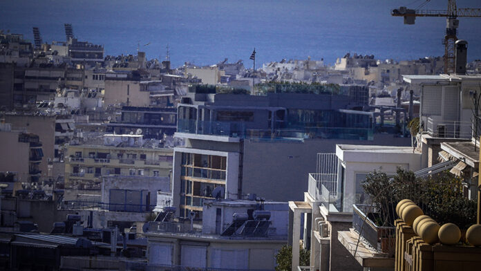Ακίνητα «φαντάσματα» στην Ελλάδα: Μόλις το 10% των κλειστών κατοικιών μπορεί να αξιοποιηθεί άμεσα