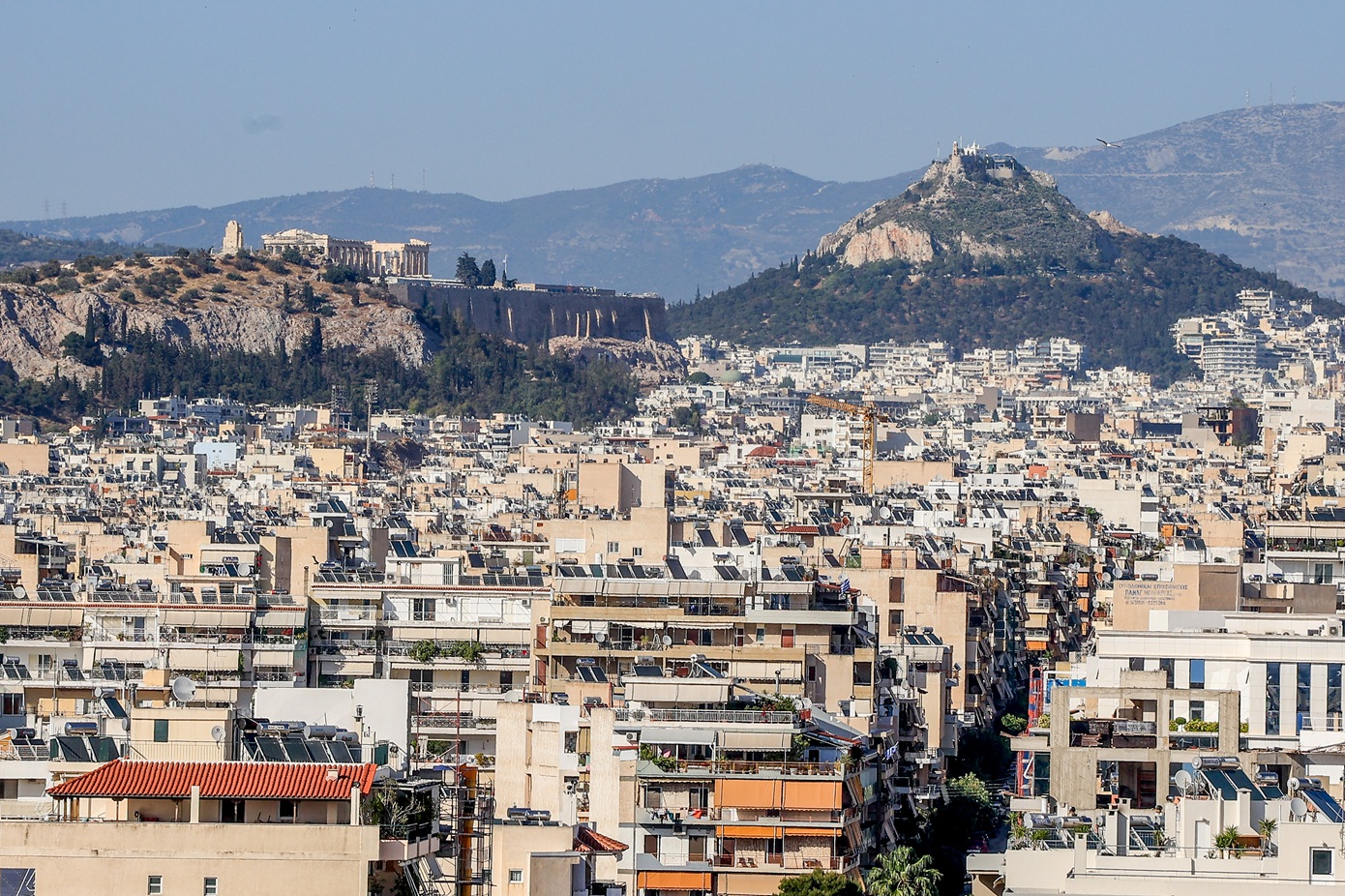 Φρένο στις αυξήσεις των τιμών στα ακίνητα, αλλά οι ξένοι συνεχίζουν να «βλέπουν» δυνατά την Ελλάδα