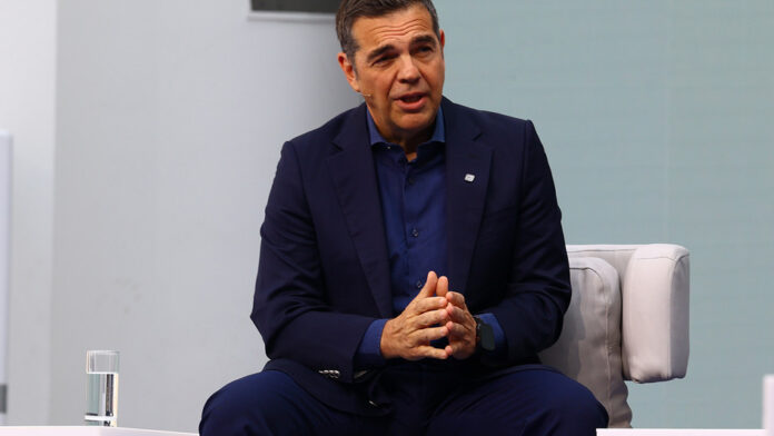 Τσίπρας: Δεν πήγα στο Columbia, έμαθα αγγλικά σε φροντιστήριο, γι’ αυτό δεν έχω καλή προφορά