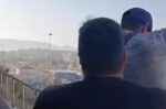 Πειραιάς: Η άμεση επέμβαση αστυνομικών της ΔΙ.ΑΣ. απέτρεψε πτώση άνδρα από τον 6ο όροφο – Δείτε βίντεο