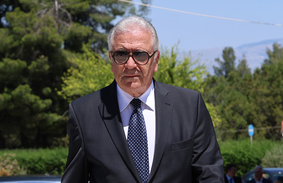 Δημήτρης Αβραμόπουλος: Γιατί δεν μπορεί να εκτελεστεί άμεσα το ευρωπαϊκό ένταλμα σύλληψης;