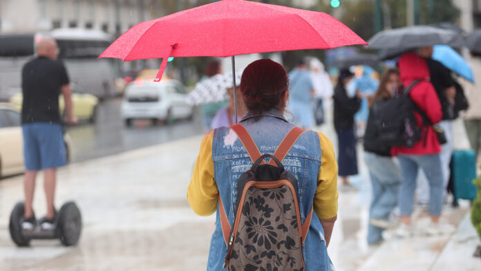 Άστατος ο καιρός με νεφώσεις, βροχές και καταιγίδες – Πού θα είναι πιο έντονα τα φαινόμενα και πόσο θα δείξουν τα θερμόμετρα