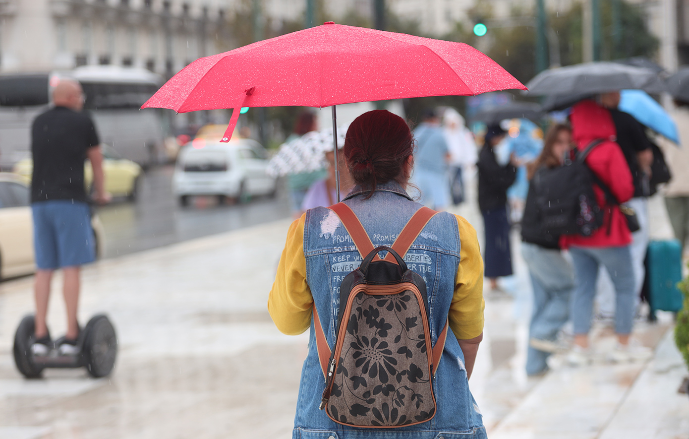 Άστατος ο καιρός με νεφώσεις, βροχές και καταιγίδες – Πού θα είναι πιο έντονα τα φαινόμενα και πόσο θα δείξουν τα θερμόμετρα