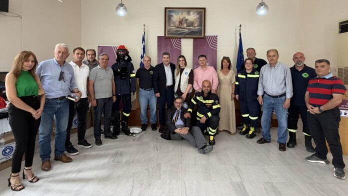 Περιφέρεια Αττικής ράδοση πυροσβεστικού εξοπλισμού σε εθελοντές του Δήμου Δυτικής Αχαΐας
