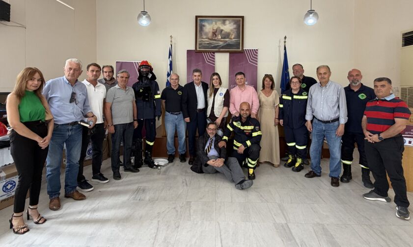 Περιφέρεια Αττικής ράδοση πυροσβεστικού εξοπλισμού σε εθελοντές του Δήμου Δυτικής Αχαΐας