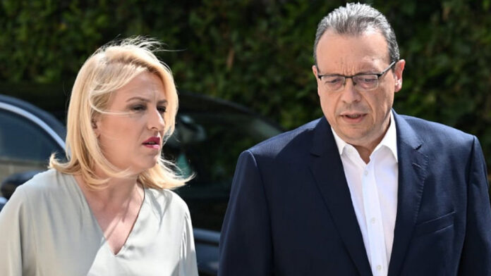Δούρου σε Φάμελλο: «Μας πετάτε όλους στα σκυλιά και δεν μας πρέπει»