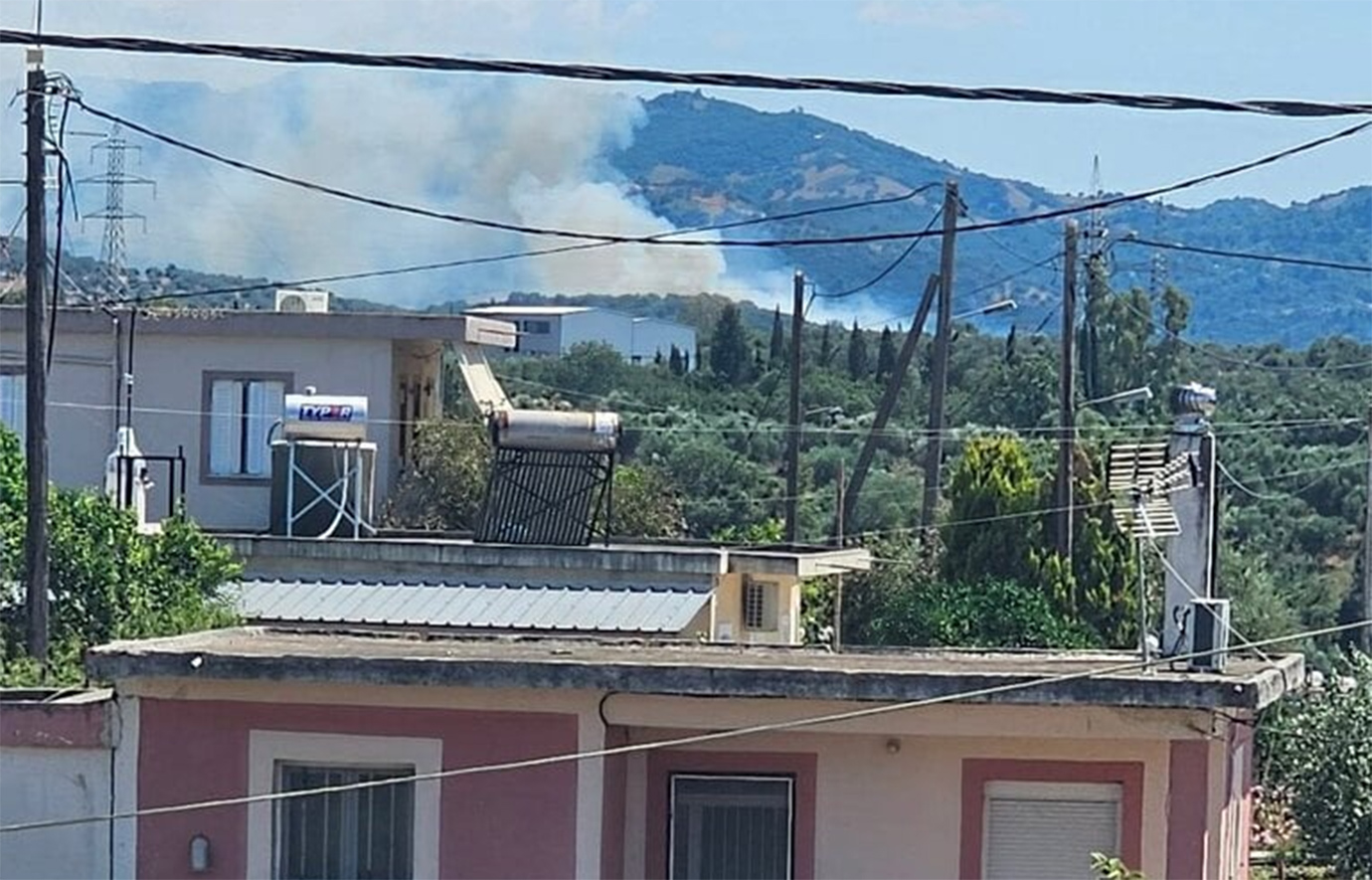 Φωτιά στα Ζησιμαίικα Αχαΐας – Στη μάχη και τα εναέρια μέσα
