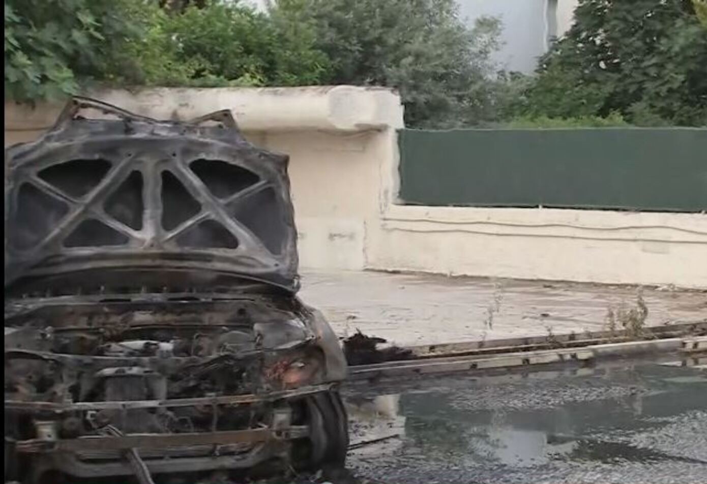 Εμπρηστική επίθεση σε τρία αυτοκίνητα της Περιφέρειας Αττικής στο Μαρούσι