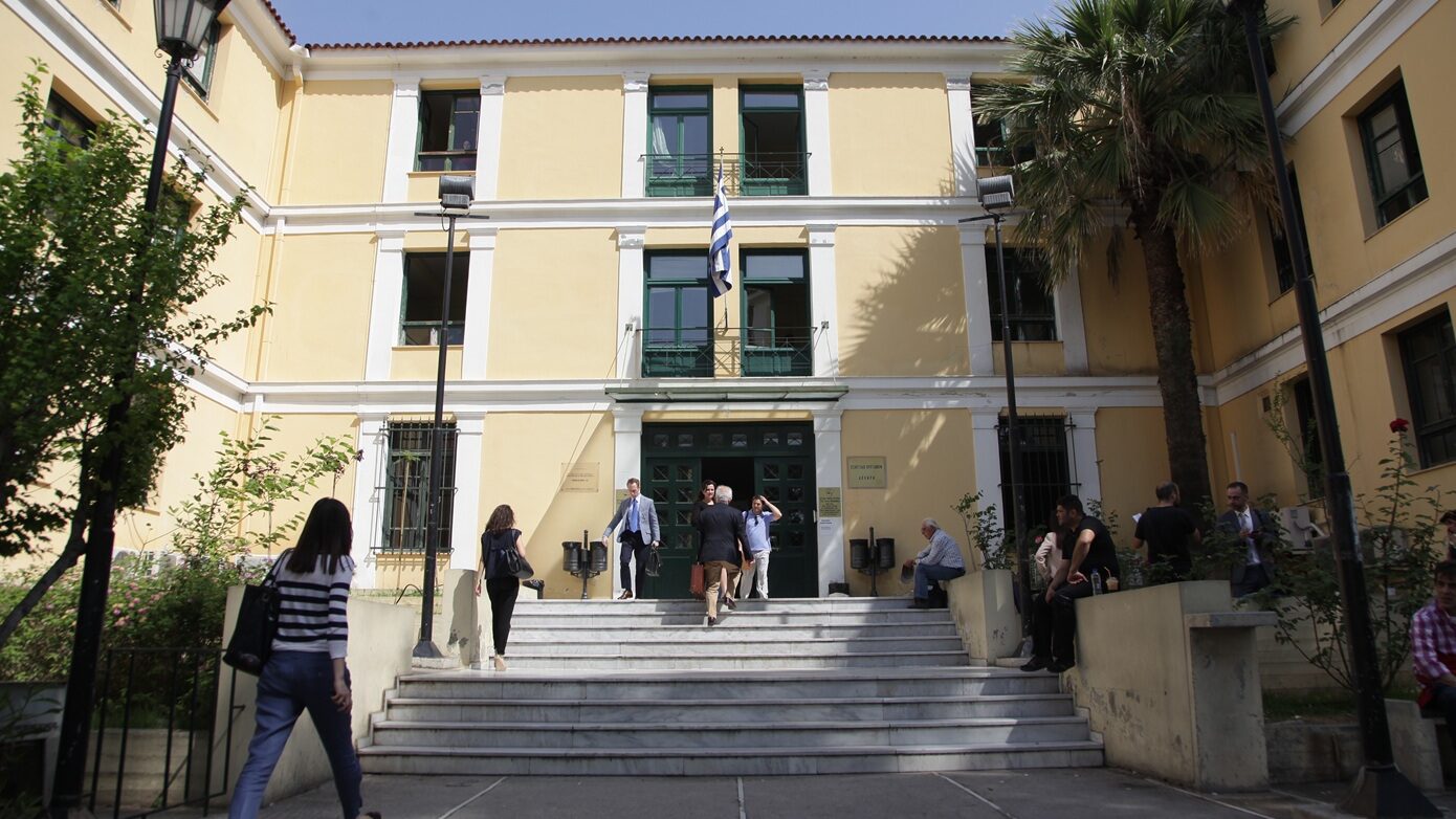 Προφυλακίστηκαν 7 από τους 9 κατηγορούμενους για το κύκλωμα ναρκωτικών στα Βόρεια Προάστια – Οι συνομιλίες που τους «έκαψαν»