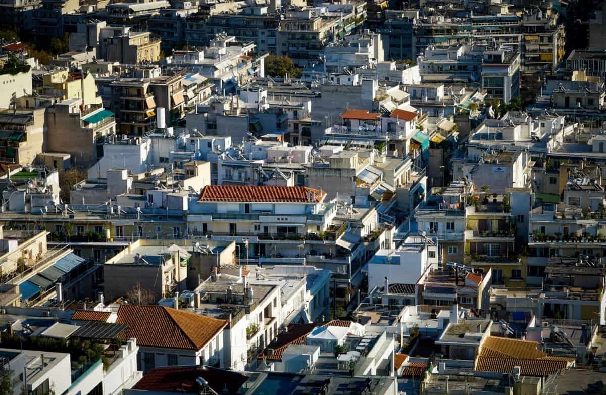 Έφοδος των «Αδιάφθορων» σε πολεοδομίες της Αττικής και έξι συλλήψεις για διαφθορά – Κατασχέθηκαν πάνω από 330.000 ευρώ