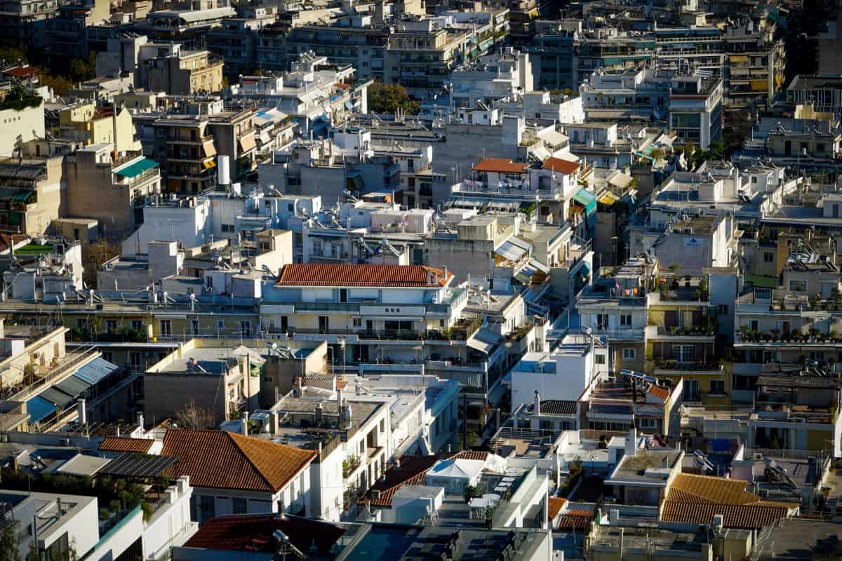 Έφοδος των «Αδιάφθορων» σε πολεοδομίες της Αττικής και έξι συλλήψεις για διαφθορά – Κατασχέθηκαν πάνω από 330.000 ευρώ
