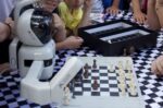 Δωρεά ρομπότ-σκακιστή από τον Δήμο στον Σκακιστικό Όμιλο Χαλανδρίου