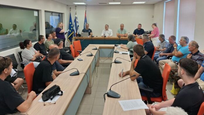 Συνάντηση του Δημάρχου Καλαμάτας με εποχικούς εργάτες πυροπροστασίας