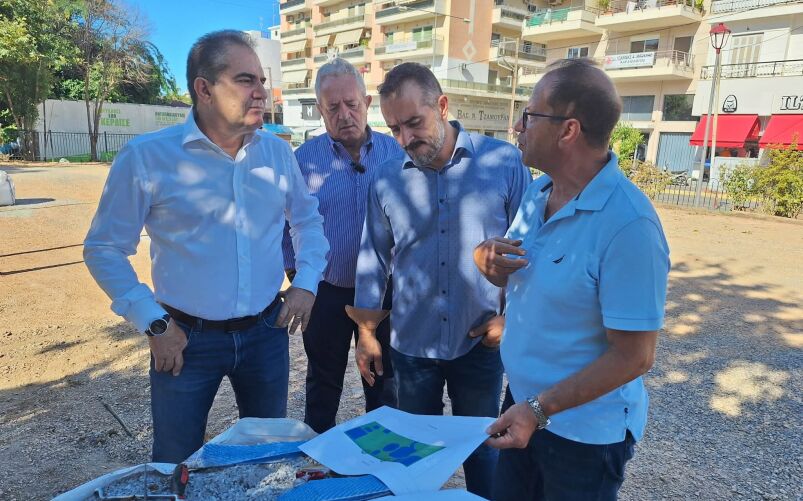 Αυτοψία Δημάρχου Καλαμάτας στην υπό αναβάθμιση κεντρική παιδική χαρά στο αναψυκτήριο