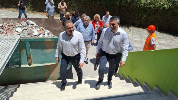 Υπουργός Υποδομών σε αυτοψία εργασιών σε σχολεία της Καλαμάτας