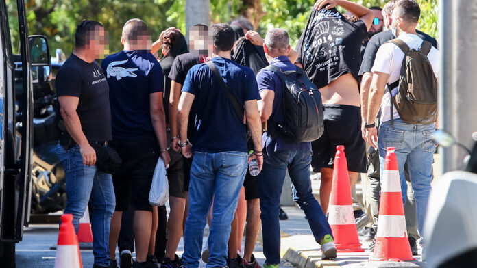 Δολοφονία 15χρονου στην Καλλιθέα: Στην Ευελπίδων οι συλληφθέντες – Οι λεπτομέρειες της φονικής συμπλοκής