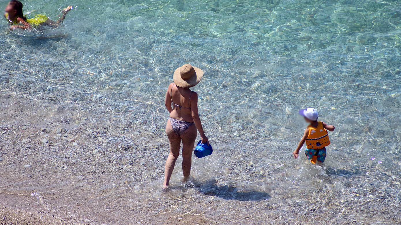 Καιρός: Καλοκαιρινό σκηνικό με ήλιο, ανέμους και θερμοκρασίες έως 32 βαθμούς Κελσίου