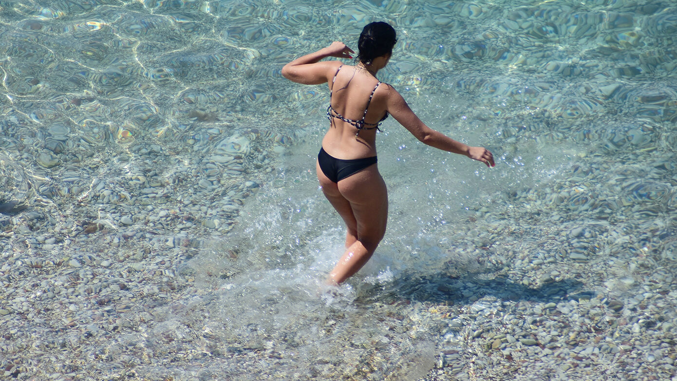 Καιρός: Τα θερμόμετρα θα δείξουν 37άρια ενώ το «ατμοσφαιρικό βουνό» φέρνει μπόρες και καταιγίδες