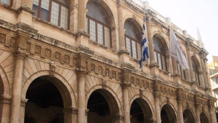 Δ.Σ. Ηρακλείου: Αντίθετο στη δημιουργία δομής μεταναστών στις αποθήκες Σκουλούδη