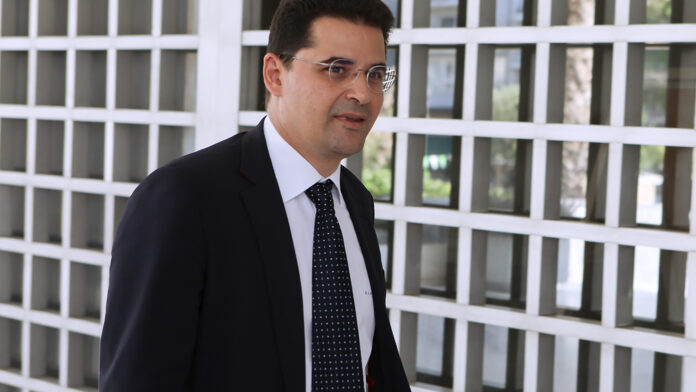 Νέα αίτηση για ανάσυρση της δικογραφίας για τις τηλεφωνικές υποκλοπές κατέθεσε στην Εισαγγελία του Αρείου Πάγου ο δημοσιογράφος Θ. Κουκάκης