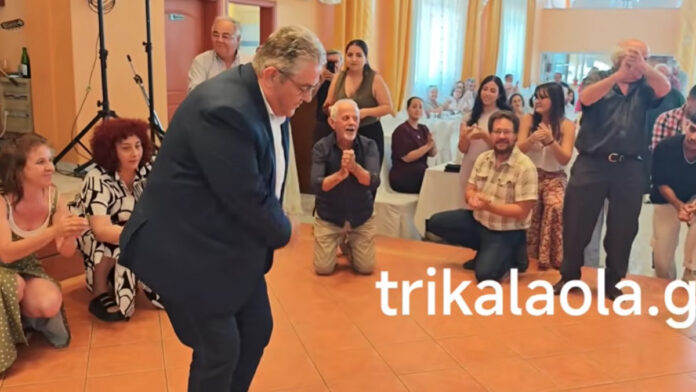 Ο Δημήτρης Κουτσούμπας χόρεψε βαρύ ζεϊμπέκικο στα Τρίκαλα – Δείτε βίντεο