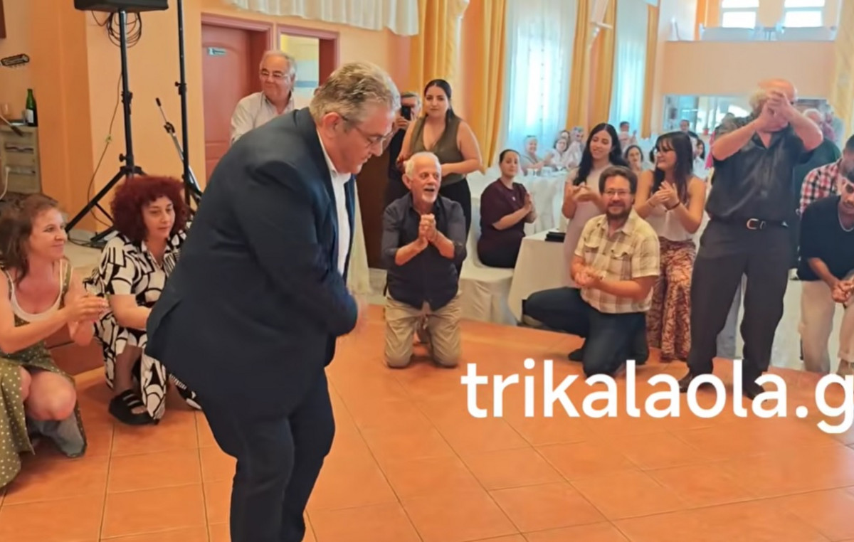Ο Δημήτρης Κουτσούμπας χόρεψε βαρύ ζεϊμπέκικο στα Τρίκαλα – Δείτε βίντεο