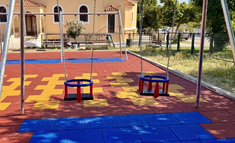 Περιφέρεια Αττικής ραδόθηκε η αναβαθμισμένη παιδική χαρά στον Συνοικισμό Λιβαδειάς