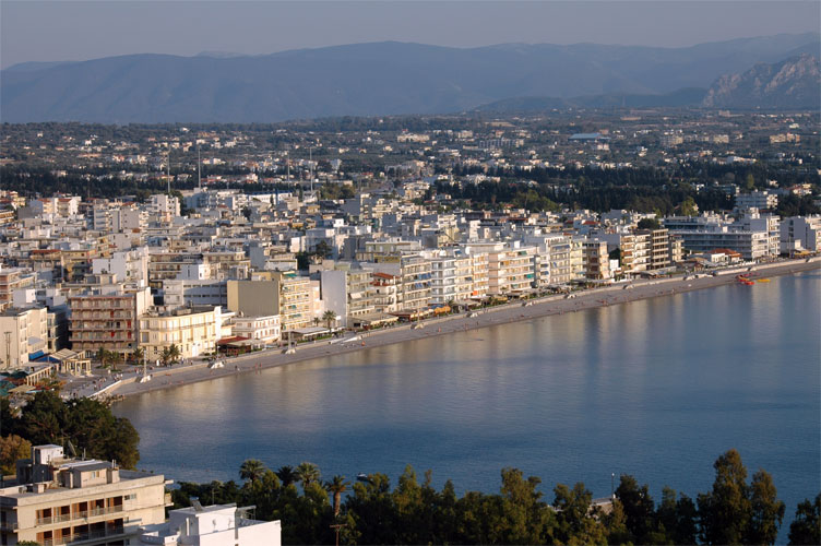 Λουτράκι: Λαγοκέφαλος επιτέθηκε σε δύο λουόμενους και τους έστειλε στο νοσοκομείο