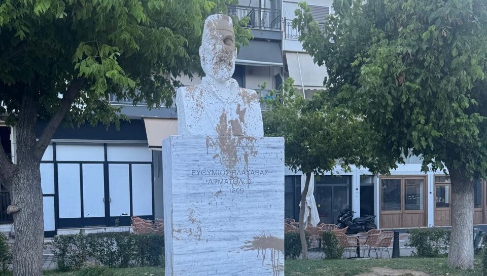 Δ. Μετεώρων: “Καταδικάζουμε τον βανδαλισμό των προτομών του Π. Βλαχάβα και Χρ. Χατζηπέτρου”