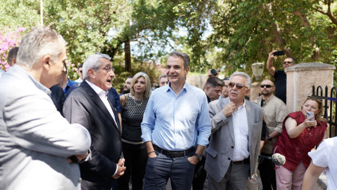 Μητσοτάκης σε πολίτες στη Ρόδο: Εκλογές στην ώρα τους – Εμείς είμαστε έμπειροι μαραθωνοδρόμοι, άλλοι έχουν ήδη λαχανιάσει