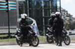 Καταδίωξη στον Κορυδαλλό: 25χρονος εμβόλισε μηχανή της ΔΙ.ΑΣ. και τραυμάτισε αστυνομικό
