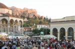 Τουρίστες στην Ελλάδα: ποιοι την προτιμούν και πόσα ξοδεύουν στη χώρα μας