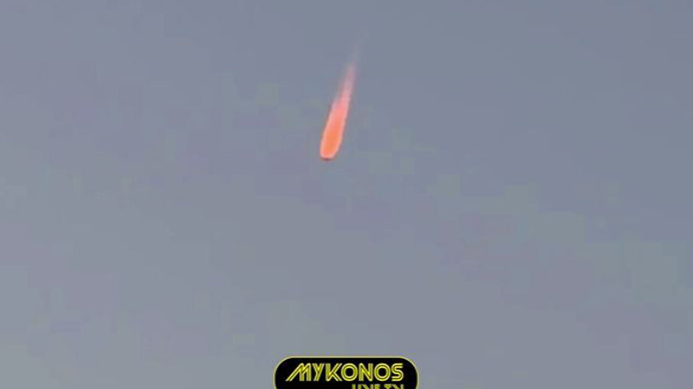 Εντυπωσιακό μυστηριώδες φαινόμενο πάνω από τη Μύκονο – Δείτε το βίντεο
