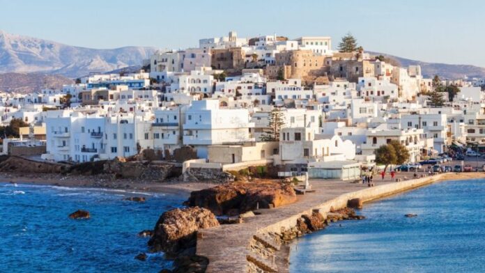 «Προσιτή και ανεπιτήδευτη»: Η Νάξος κερδίζει νέα εγκώμια του διεθνούς Τύπου