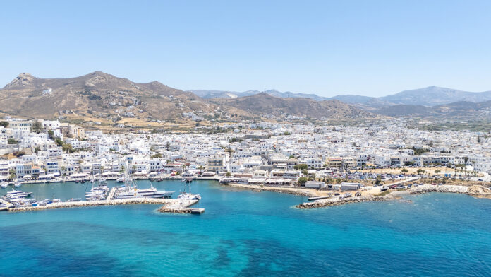 Χειροπέδες σε «μαϊμού» λογιστές στη Νάξο που έταζαν μειωμένους φόρους και ξάφριζαν πολίτες