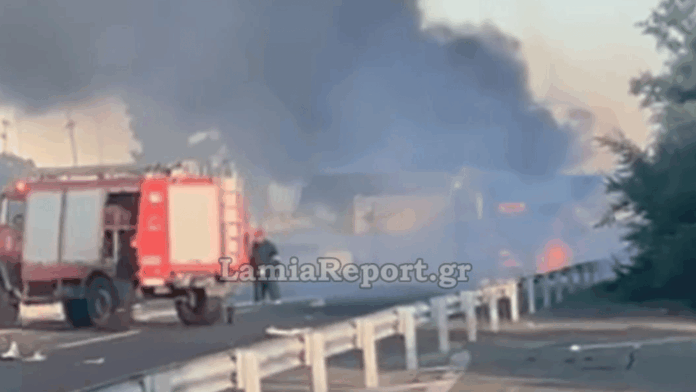Φωτιά σε φορτηγό έκλεισε την Εθνική Οδό Αθηνών – Θεσσαλονίκης στο ύψος του Βελεστίνου