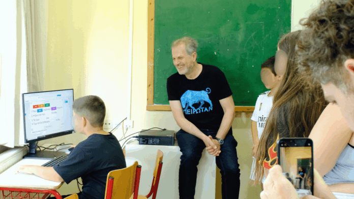 Η ΕΡΤ μοίρασε 42 υπολογιστές σε ακριτικά σχολεία των Ιωαννίνων