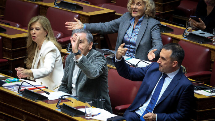 Τέλος και επίσημα για την ΚΟ της Νέας Αριστεράς, ανακοινώθηκαν οι αποχωρήσεις βουλευτών – Πυρά Κωνσταντοπούλου κατά Τσίπρα