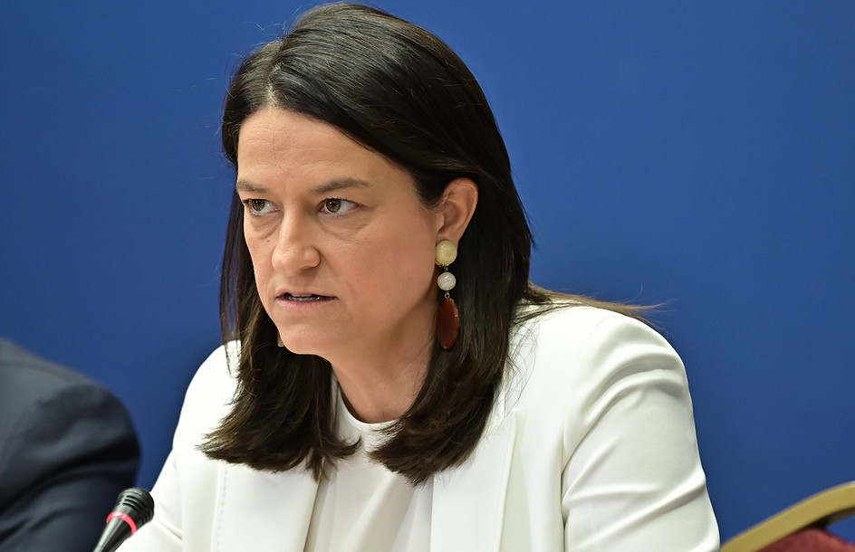 Κεραμέως παρουσίασε τους άξονες του νέου νομοσχεδίου για την επαγγελματική ασφάλιση: τι περιλαμβάνει